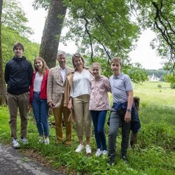 Felipe y Matilde de Bélgica, Isabel, Gabriel, Emmanuel y Leonor de Bélgica en una escapada familiar en Bouillon