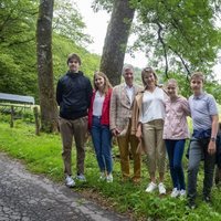 Felipe y Matilde de Bélgica, Isabel, Gabriel, Emmanuel y Leonor de Bélgica en una escapada familiar en Bouillon