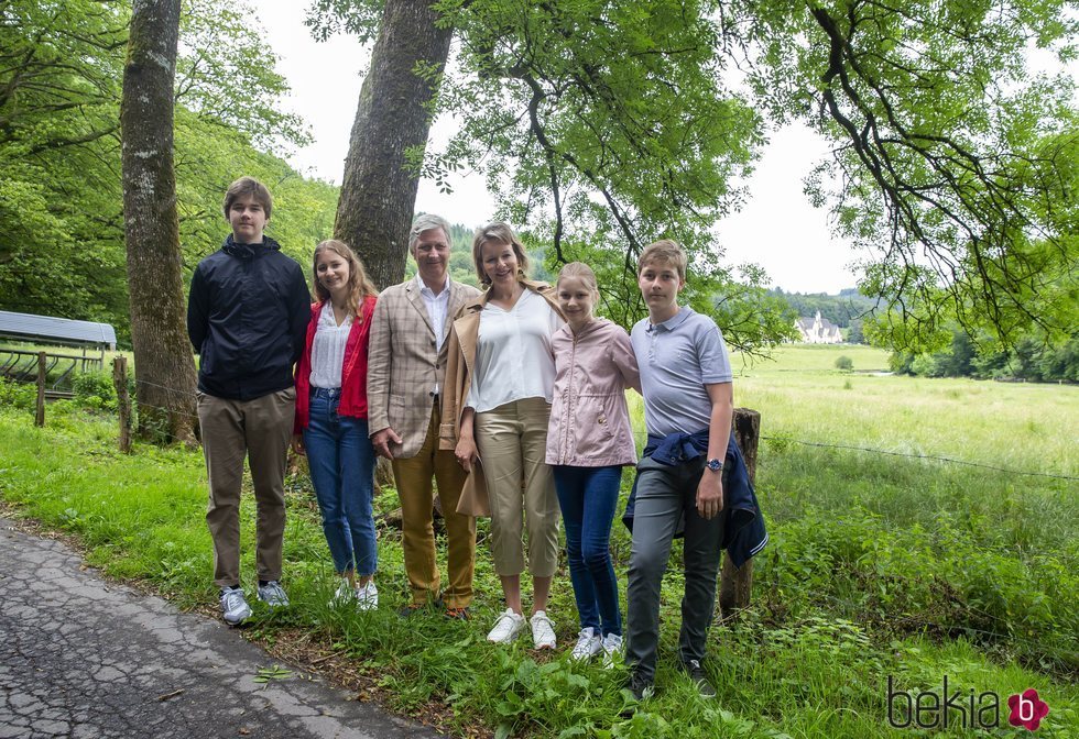 Felipe y Matilde de Bélgica, Isabel, Gabriel, Emmanuel y Leonor de Bélgica en una escapada familiar en Bouillon