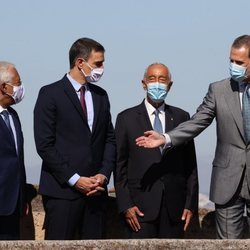 El Rey Felipe y Pedro Sánchez con el Presidente y el Primer Ministro de Portugal en la reapertura de fronteras entre España y Portugal