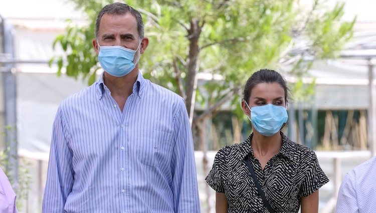 Los Reyes Felipe y Letizia visitando ASPADEC en Cuenca