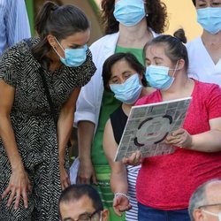 La Reina Letizia durante su visita a ASPADEC en Cuenca