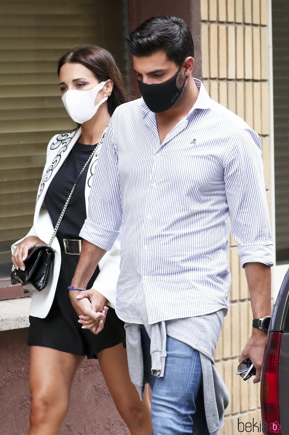 Paula Echevarría y Miguel Torres paseando por Candás