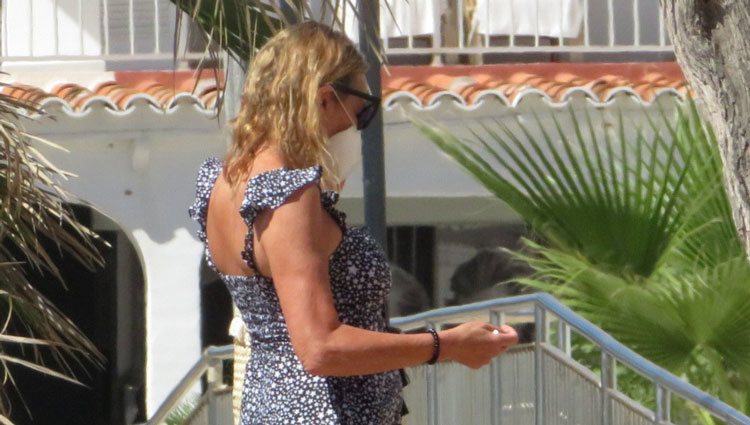 Ana Obregón paseando por Mallorca