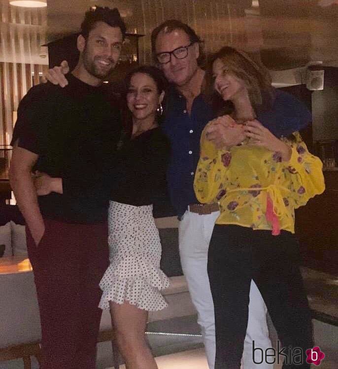 Jorge Pérez junto a su mujer, Alicia, Elena y su novio Pedro Solá en su primera quedada tras 'Supervivientes 2020'