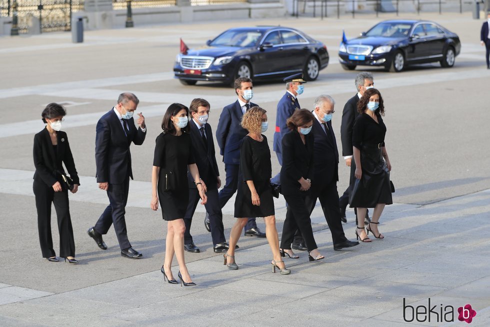 Autoridades civiles en el funeral por las víctimas del coronavirus