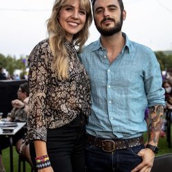 Andrea Guasch y su novio Rosco en un concierto de Los Secreto