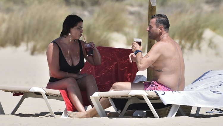 Marisa Jara y su novio Miguel Almansa disfrutando de las playas de Cádiz