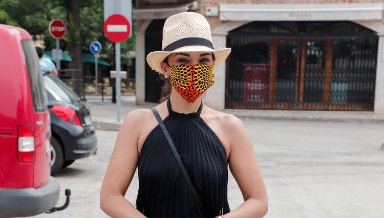 Chenoa disfrutando de un paseo por la localidad mallorquina de Valldemossa