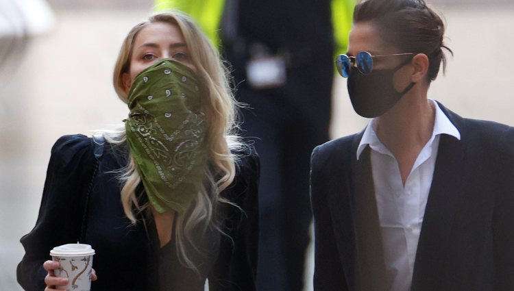 Amber Heard llegando al juicio pendiente con Johnny Depp