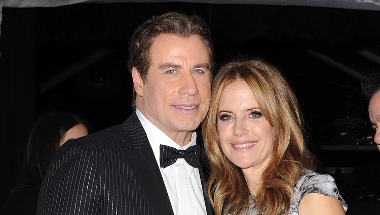 John Travolta y Kelly Preston muy cariñosos la noche de los Globos de Oro 2017