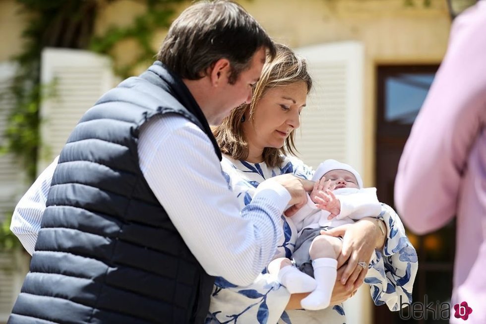 Guillermo y Stéphanie de Luxemburgo, muy cariñosos con su hijo Carlos de Luxemburgo