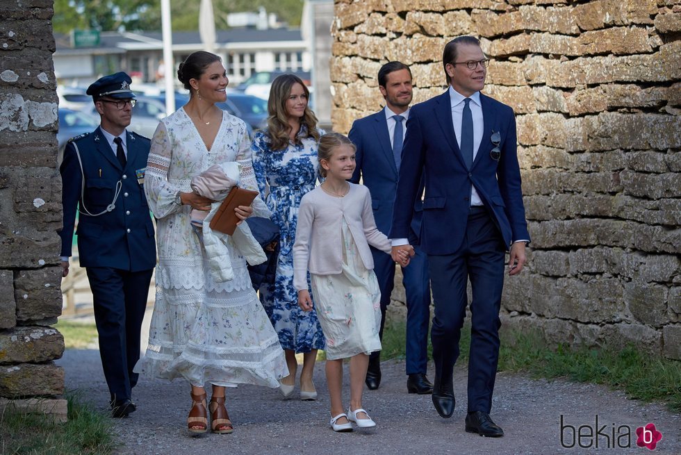 Victoria, Daniel y Estela de Suecia con Carlos Felipe y Sofía de Suecia en el 43 cumpleaños de la Princesa