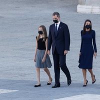 Los Reyes Felipe y Letizia, Leonor y Sofía llegando al homenaje de Estado por las víctimas del coronavirus