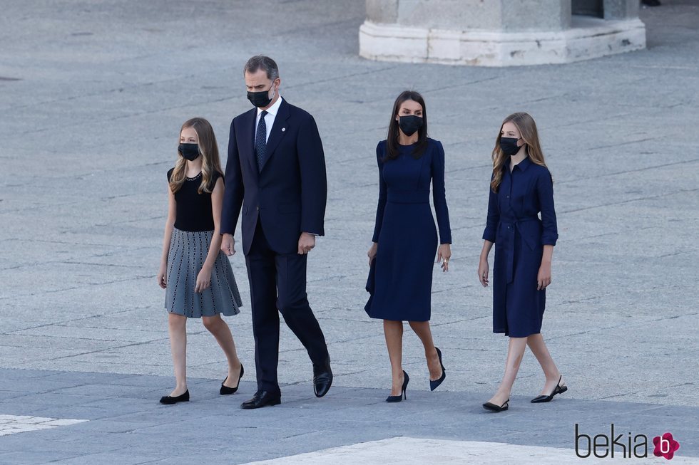 Los Reyes Felipe y Letizia, Leonor y Sofía llegando al homenaje de Estado por las víctimas del coronavirus