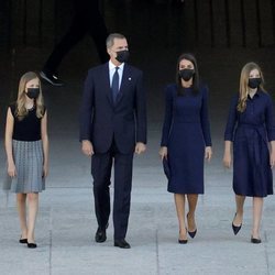 Los Reyes Felipe y Letizia, Leonor y Sofía durante llegan al homenaje de Estado por las víctimas del coronavirus