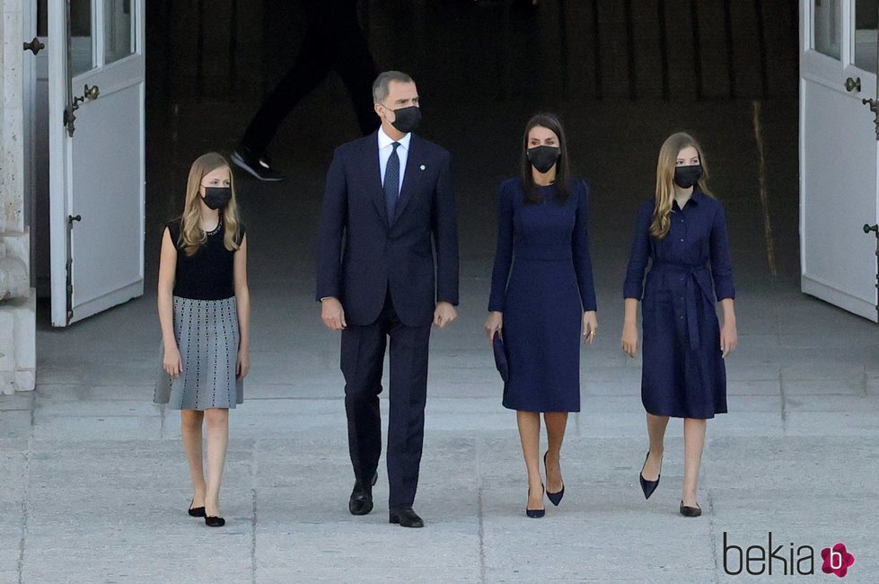 Los Reyes Felipe y Letizia, Leonor y Sofía durante llegan al homenaje de Estado por las víctimas del coronavirus