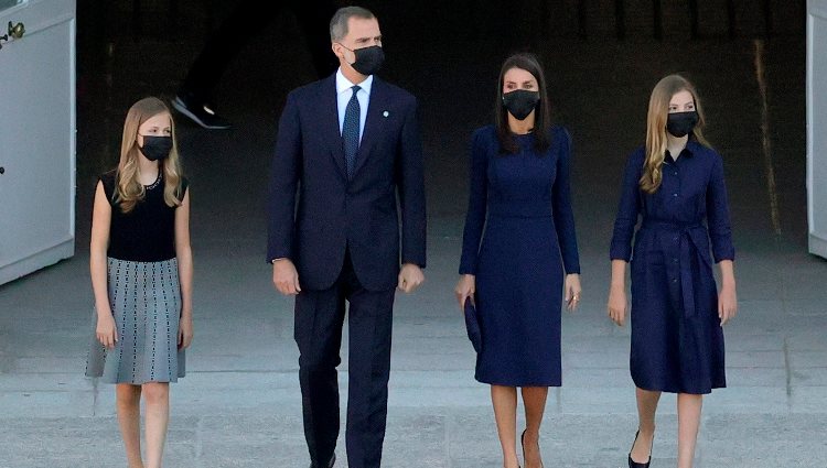 Los Reyes Felipe y Letizia, Leonor y Sofía durante llegan al homenaje de Estado por las víctimas del coronavirus