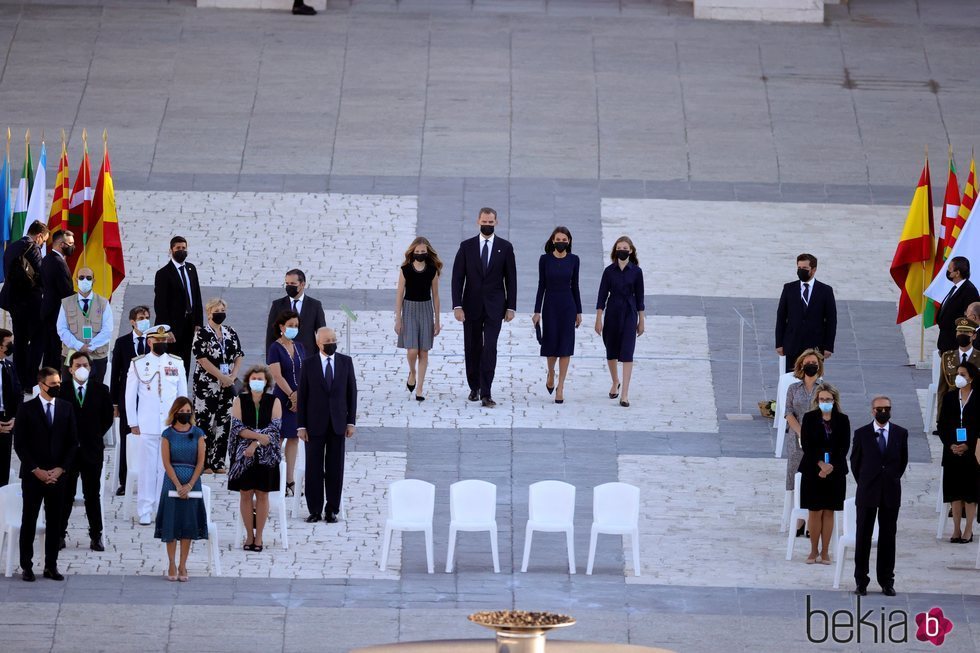 Plano aéreo del homenaje de Estado de las víctimas del coronavirus con los Reyes presidiendo