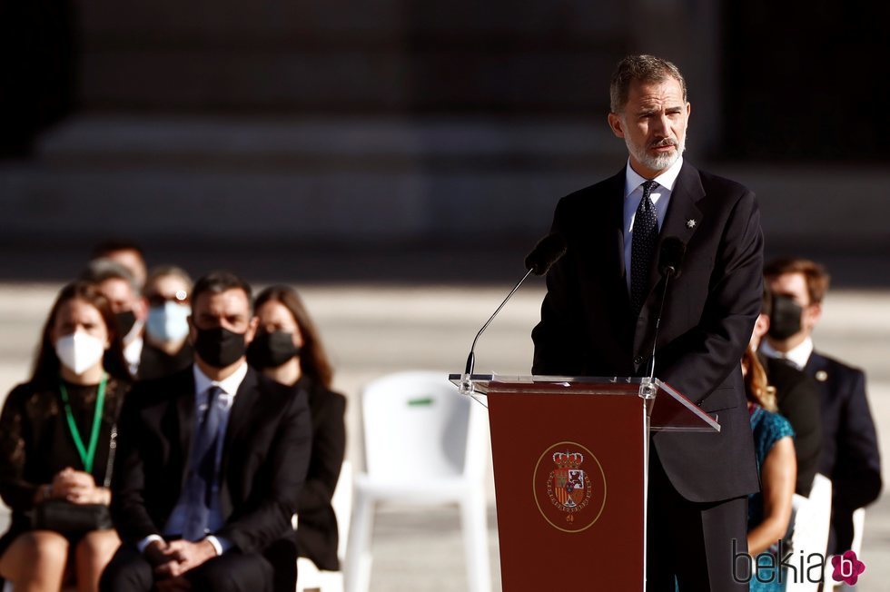 El Rey Felipe VI lee su discurso en el homenaje de Estado por las víctimas del coronavirus