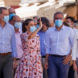 Los Reyes Felipe y Letizia saludan a los vecinos de Soria durante su visita