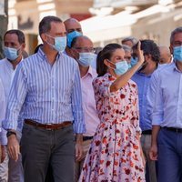 Los Reyes Felipe y Letizia saludan a los vecinos de Soria durante su visita