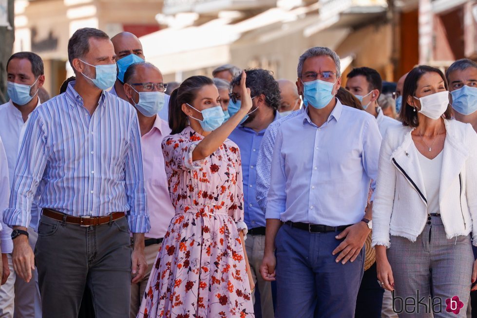 Los Reyes Felipe y Letizia saludan a los vecinos de Soria durante su visita