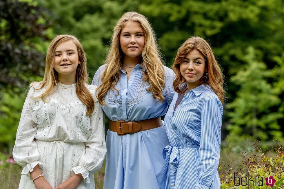 Las Princesas Ariane, Amalia y Alexia de Holanda en su posado de verano 2020