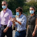 Los Reyes Felipe y Letizia con Fernando Alonso en su visita a Asturias