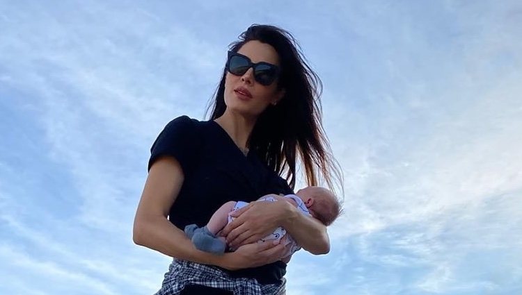 Pilar Rubio dando sus primeros paseos con Máximo Adriano