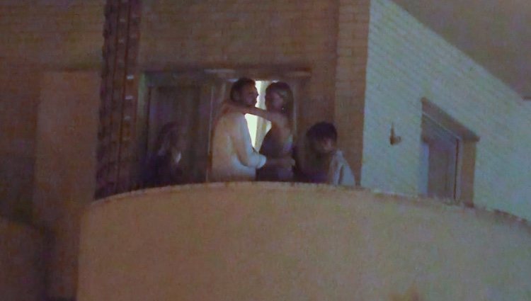 Enrique Ponce y Ana Soria muy acaramelados en un hotel de Huelva