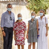 Los Reyes Felipe y Letizia, la Princesa Leonor y la Infanta Sofía en el Centro Socioeducativo Naüm