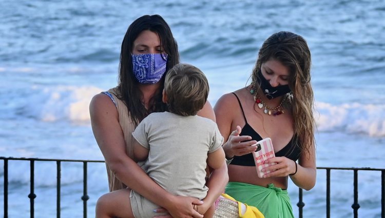 Laura y Anita Matamoros disfrutando juntas de sus vacaciones en Marbella