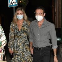 Enrique Ponce y Ana Soria cogidos de la mano en El Puerto de Santa María