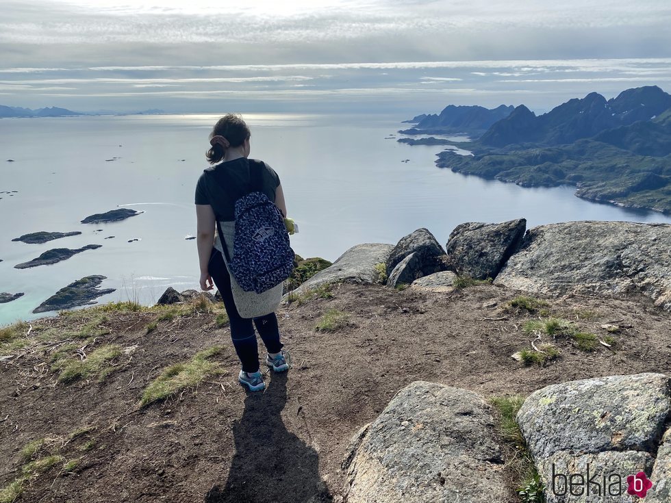 Maud Angelica Behn durante sus vacaciones en la naturaleza con la Familia Real Noruega