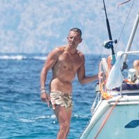 Joaquín Prat disfrutando de sus vacaciones de verano en un barco en Formentera