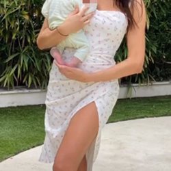 Pilar Rubio con su hijo Máximo Adriano en brazos