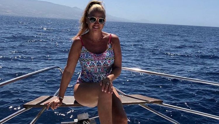 Belén Esteban en un barco durante sus vacaciones en Tenerife