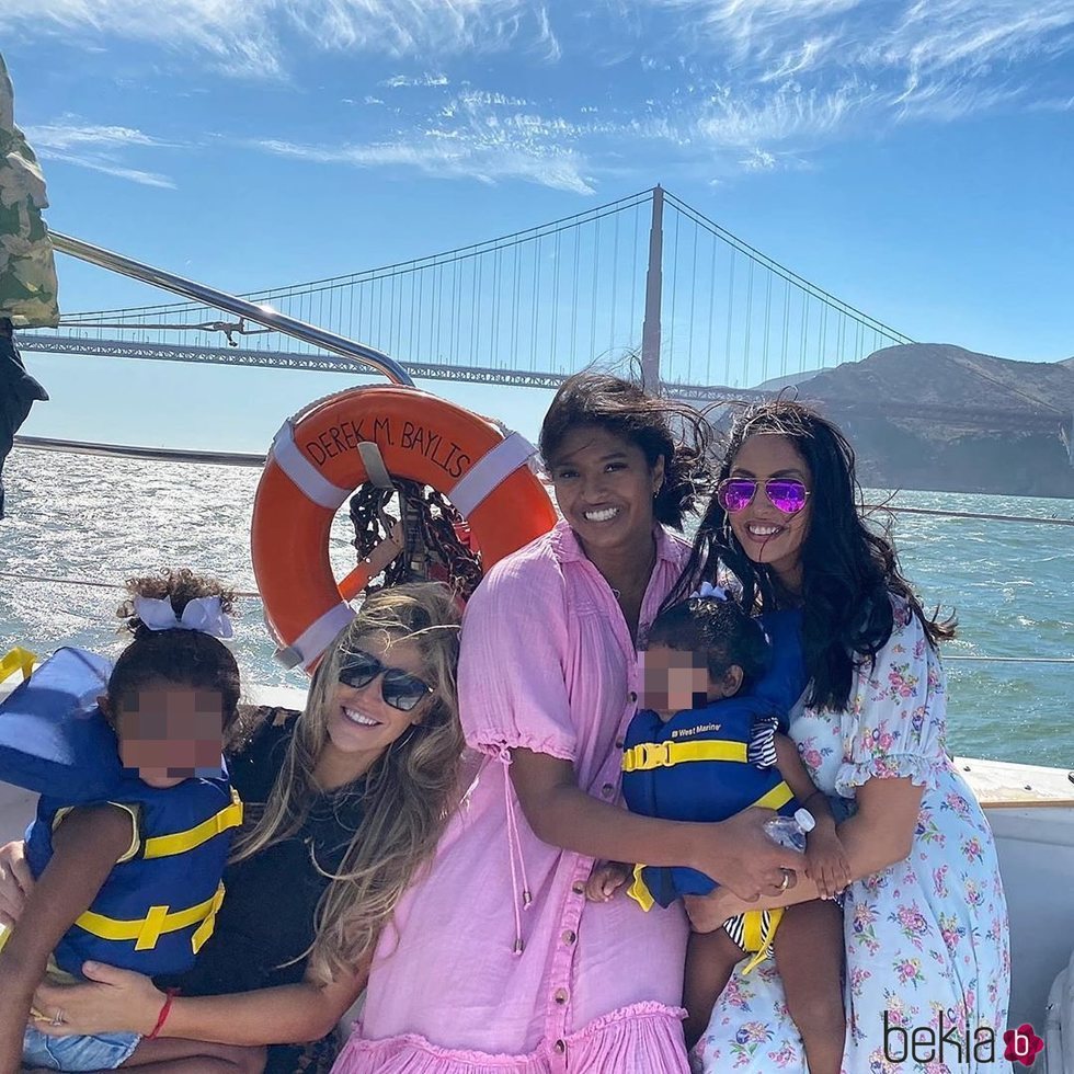 La mujer de Pau Gasol, Vanessa Bryant y sus hijas juntas de vacaciones