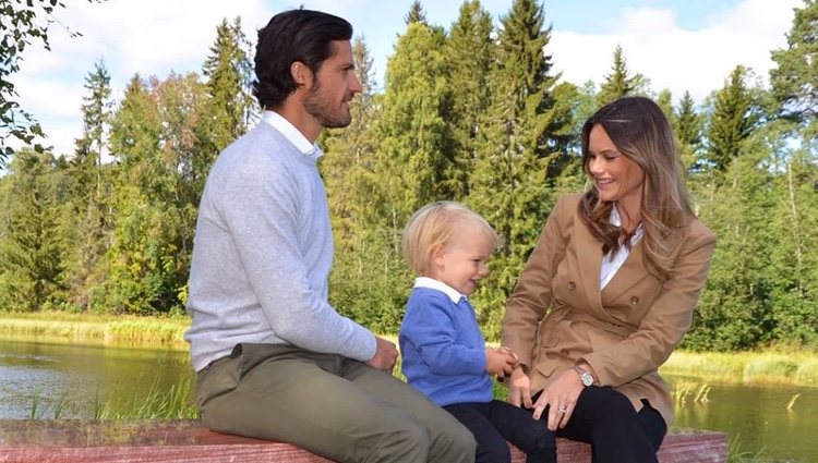 Gabriel de Suecia con Carlos Felipe de Suecia y Sofia Hellqvist en su primer acto oficial