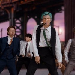 BTS durante su actuación en los MTV VMA's 2020