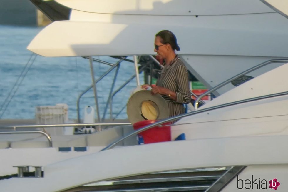 Marta Gayá en un barco