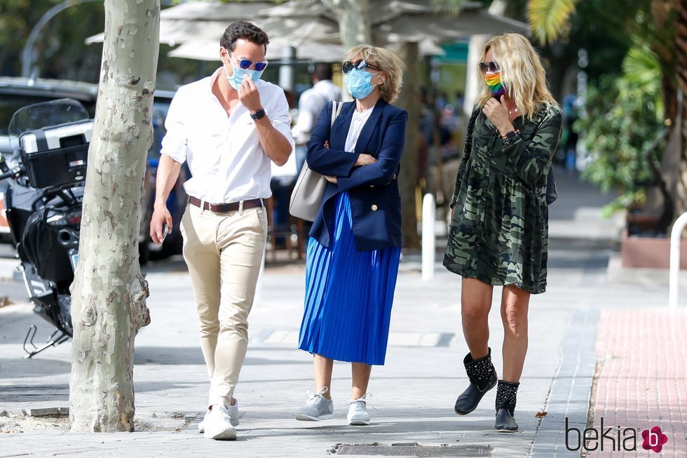 Antonio Rossi, Mila Ximénez y Belén Rodríguez, de paseo por Madrid