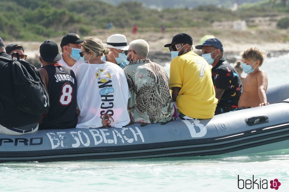 Neymar, junto a su hijo, su padre y varios amigos durante sus vacaciones en Ibiza