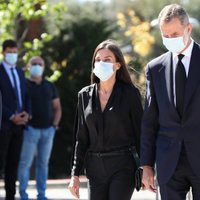 Los Reyes Felipe y Letizia llegando al funeral de Jaime Carvajal