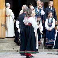 Haakon y Mette-Marit de Noruega, Marta Luisa de Noruega, Leah Behn, Marius Borg y Juliane Snekkestad en la Confirmación de Sverre Magnus de Noruega