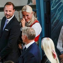 Mette-Marit de Noruega se emociona en la Confirmación de Sverre Magnus de Noruega junto a Haakon de Noruega e Ingrid Alexandra de Noruega