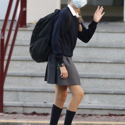 La Princesa Leonor saludando en su vuelta al cole