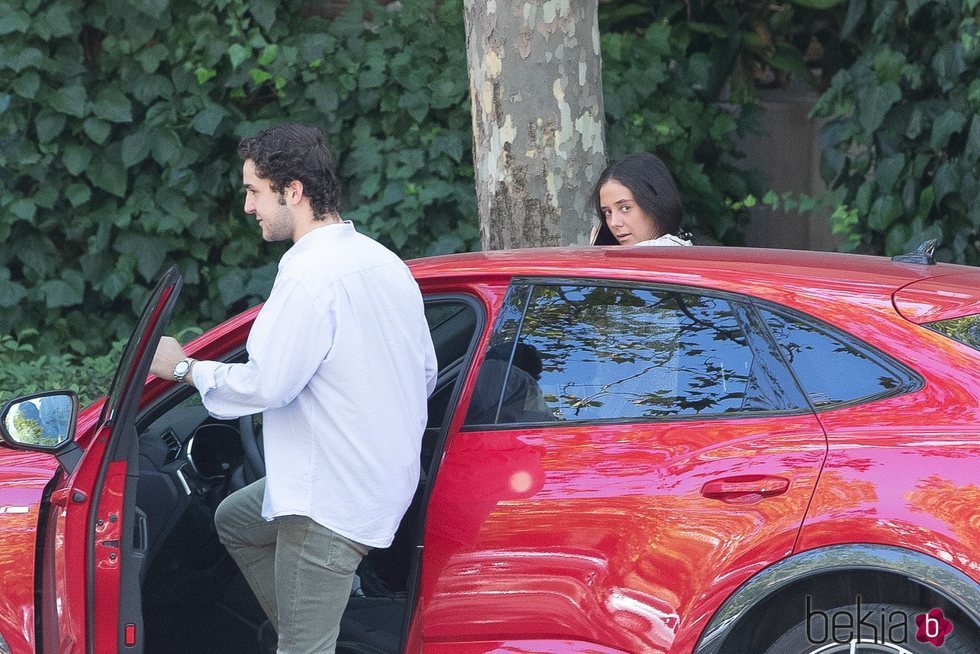 Victoria Federica se monta en el coche con Froilán en el día de su cumpleaños