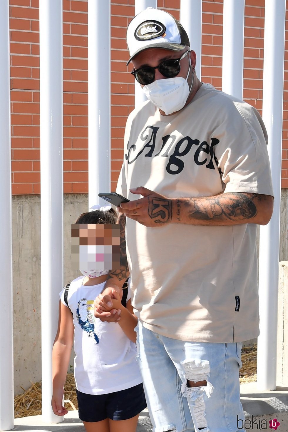 Kiko Rivera llevando a su hija Ana el primer día al colegio